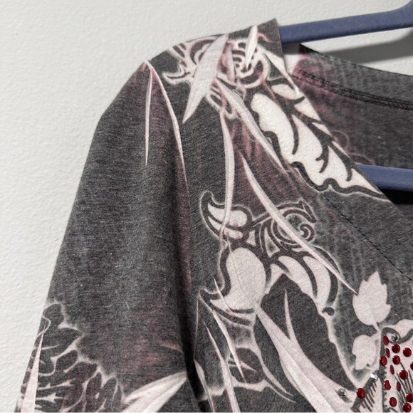 Y2K M by AMOUR Gray White Floral Embellished V-Neck Long Sleeve Top Size Small - Picture 5 of 13